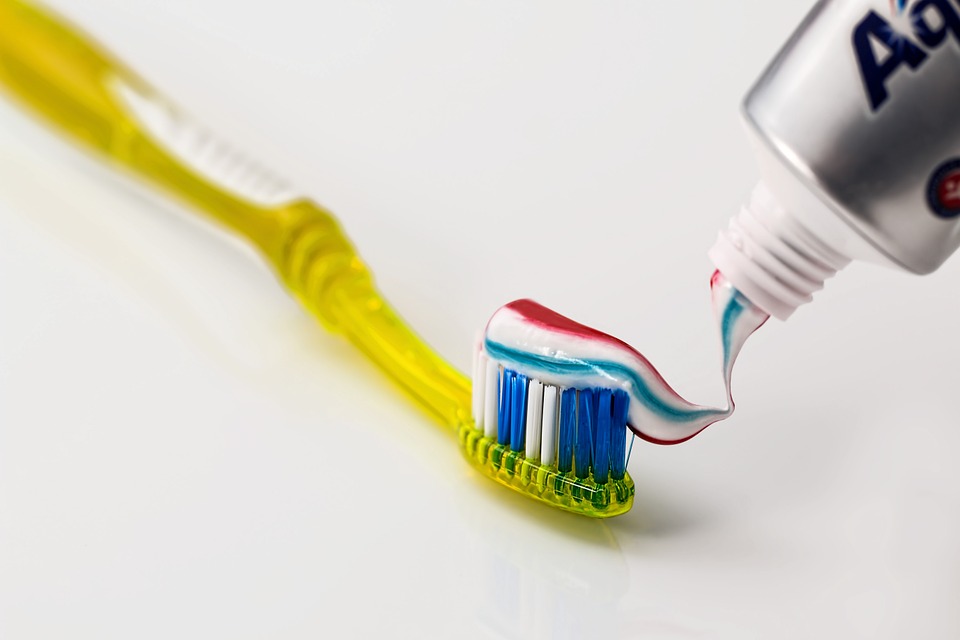 Jak zapobiegać psuciu się zębów?